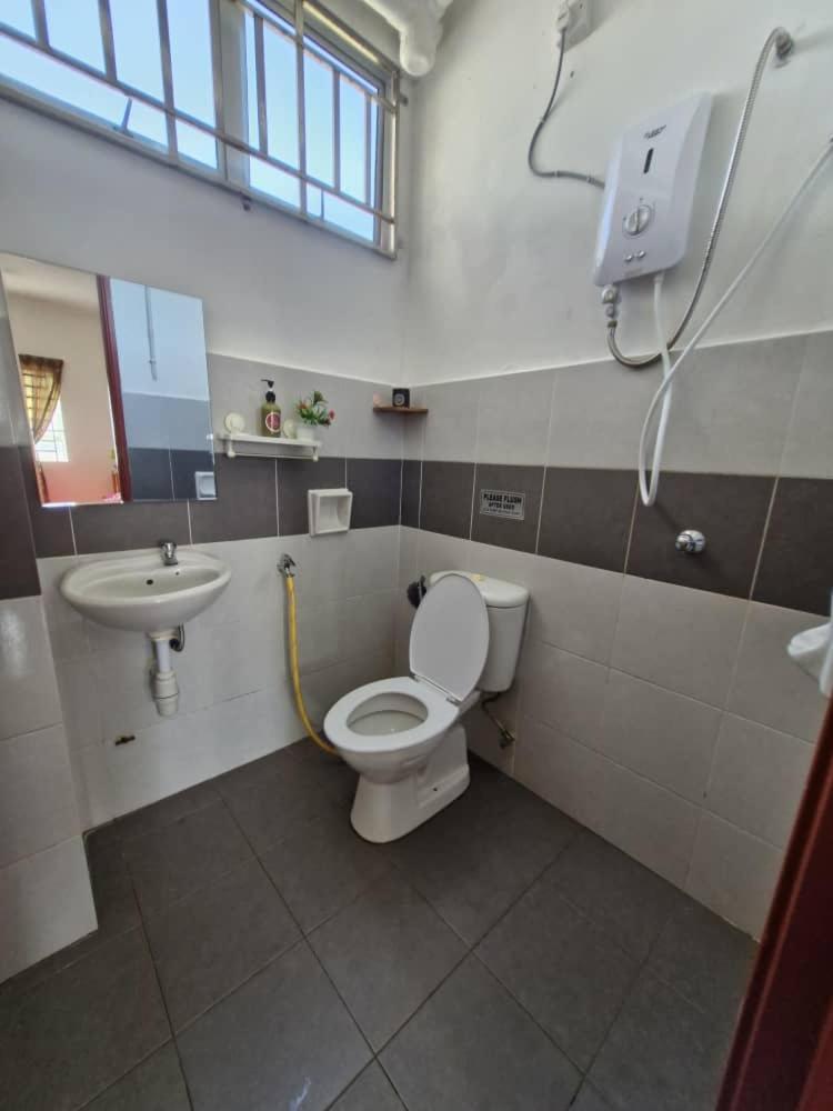 Anggerik Camelia Homestay Apartment Ladang Tok Pelam Kuala Terengganu Buitenkant foto